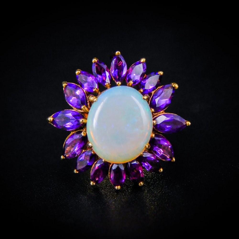 Darling Vintage Flower Ring Amethyst and Large Opal.14K Gold. Very collectible🌸